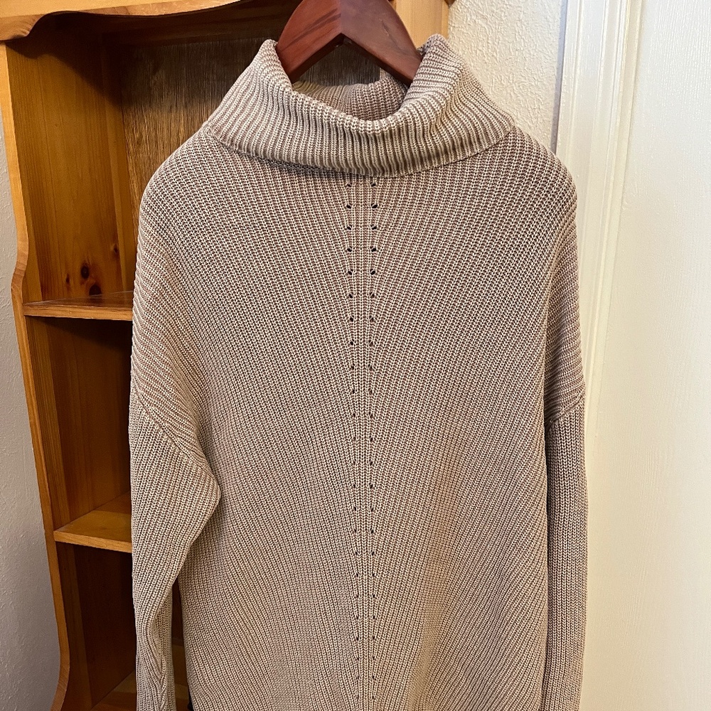 Mazik Women's Oversized Turtleneck Sweater Size Large, Tan Color